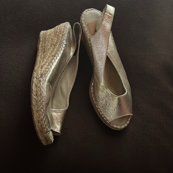 Gold espadrilles - Picture 2 of 3